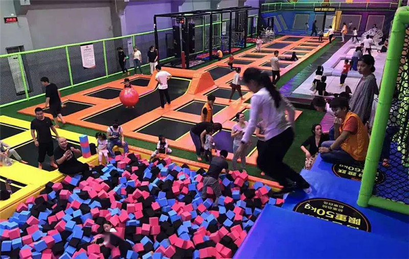 蹦床公園如何運(yùn)營(yíng)才能留住回頭客