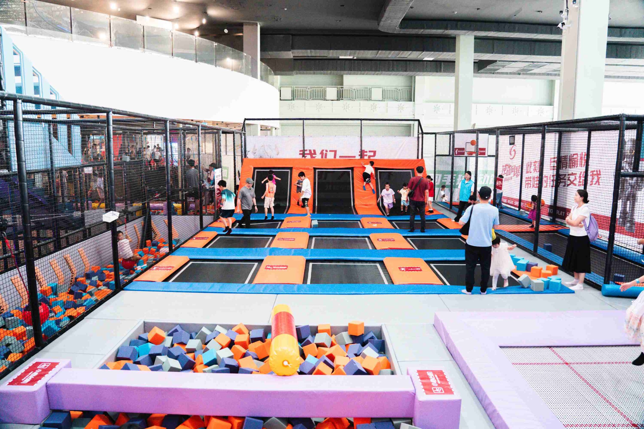 武漢開潮玩運(yùn)動(dòng)館創(chuàng)業(yè)選對(duì)源頭廠家，蜜動(dòng)游樂一站式設(shè)計(jì)設(shè)備方案
