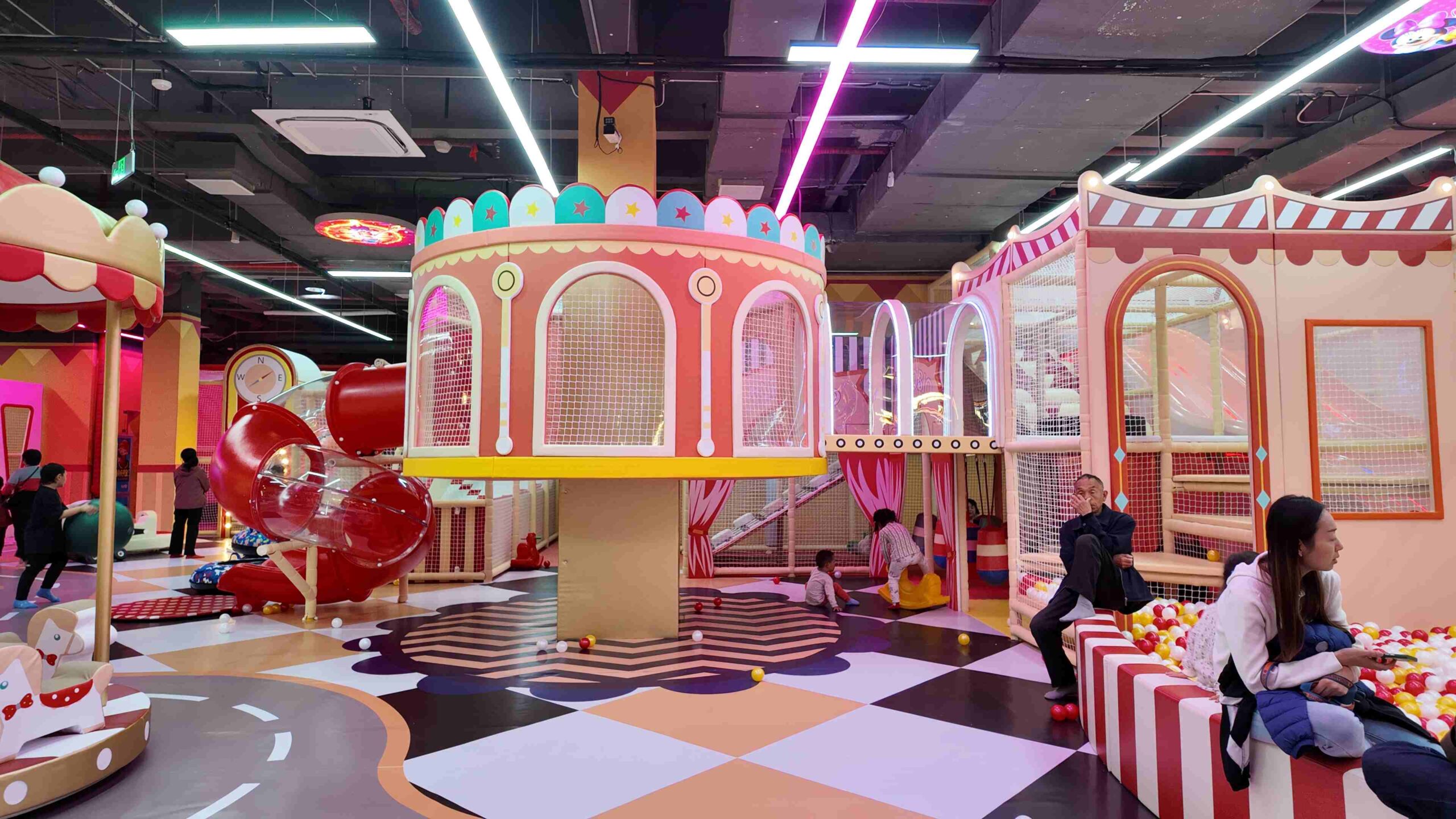 想在蘭州開室內(nèi)游樂場？找對(duì)源頭廠家很關(guān)鍵