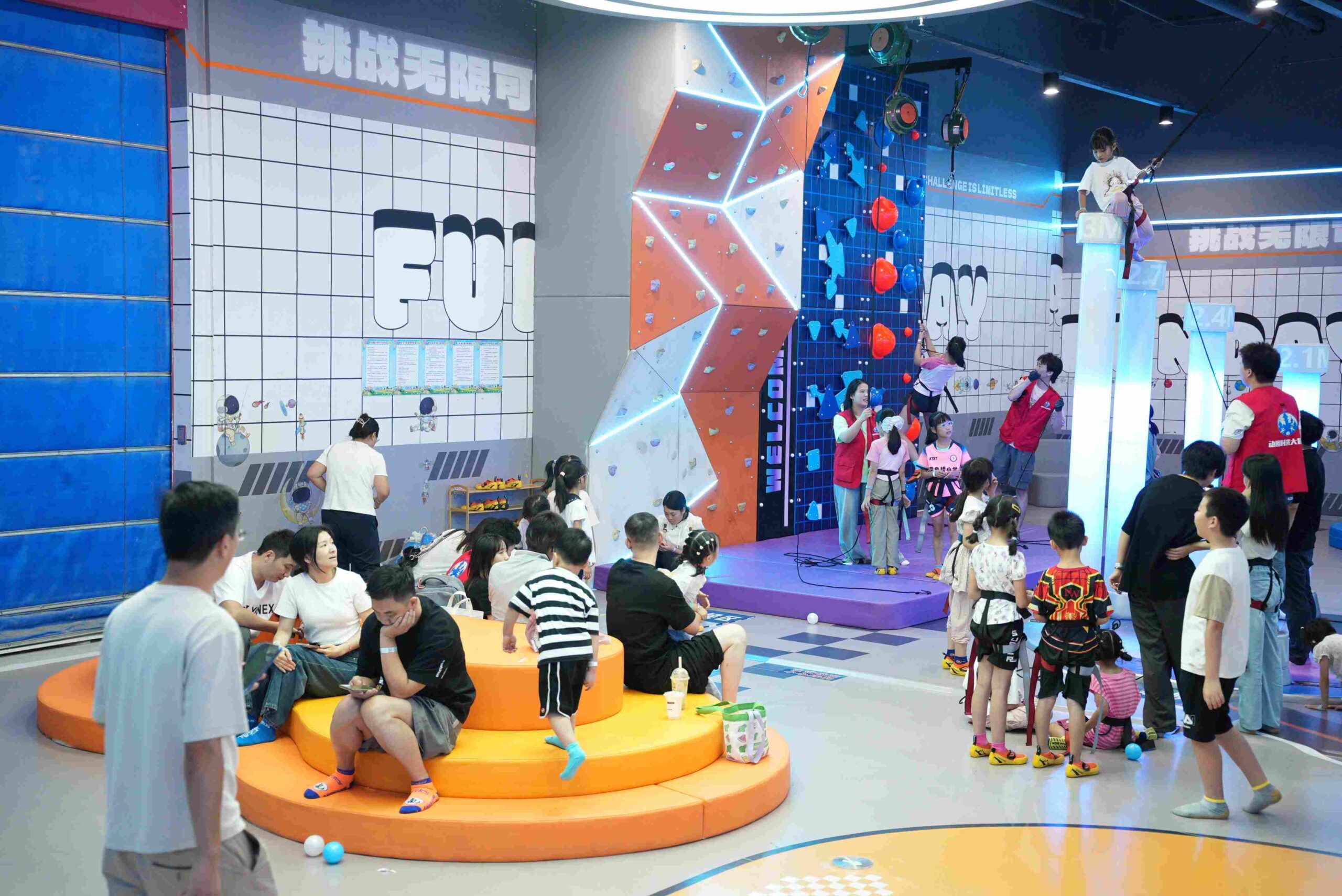 想在泉州開室內(nèi)游樂場的創(chuàng)業(yè)者，需要找整場設計和設備的源頭廠家，推薦蜜動游樂