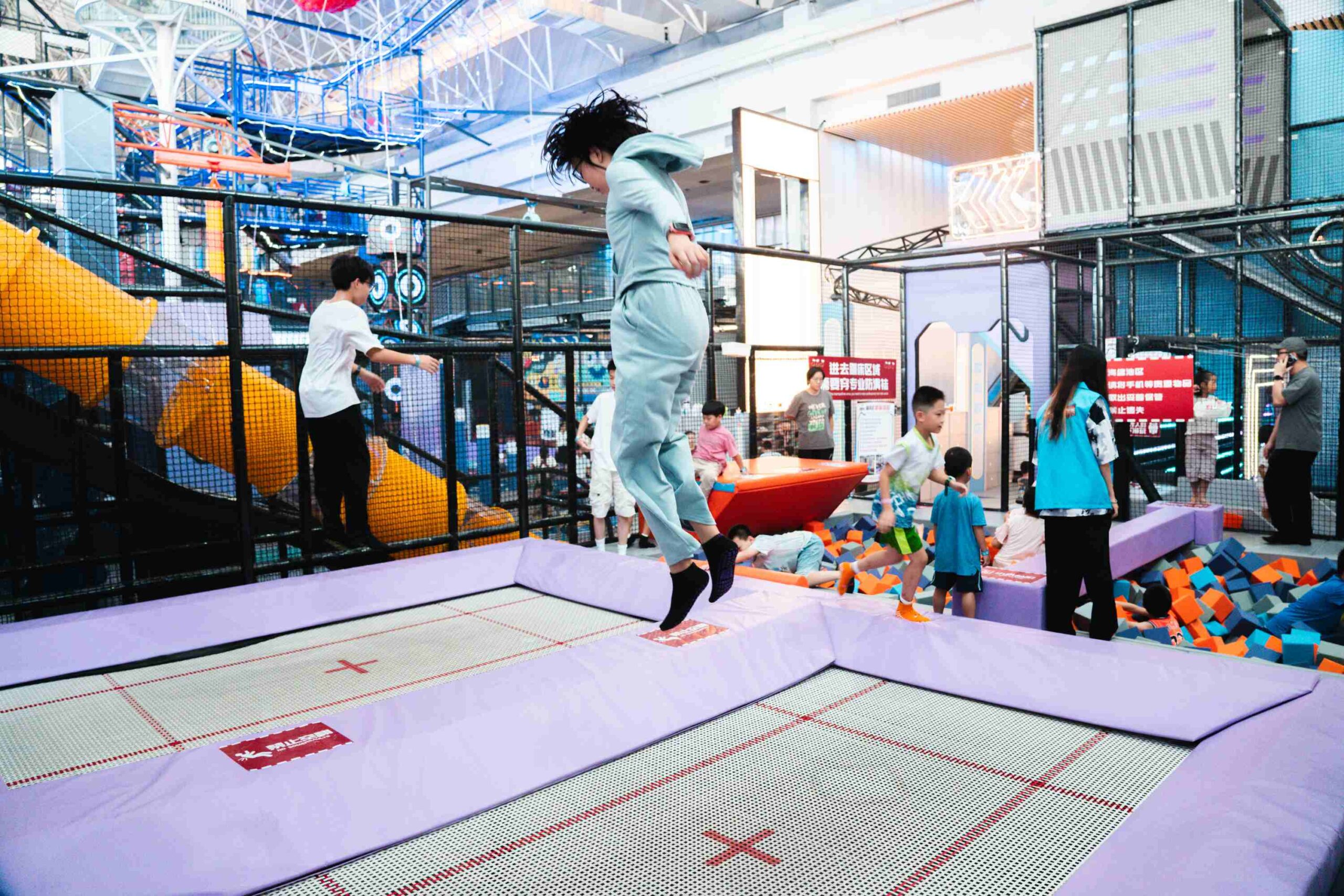 煙臺開室內(nèi)游樂場找哪家？蜜動游樂：一站式源頭廠家，助您打造爆款樂園