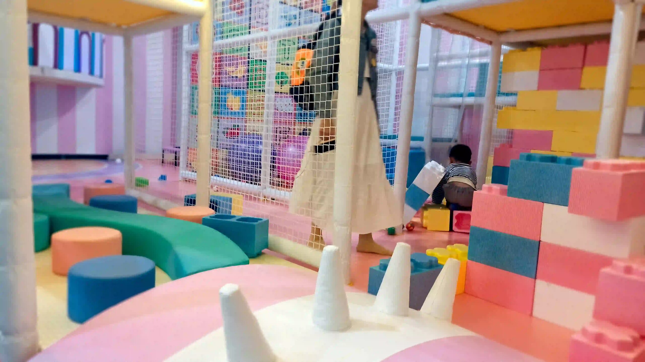 天津開室內(nèi)游樂場找源頭廠家？蜜動游樂幫你省心開店！